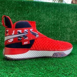 Nike Air Zoom Unvsr Basketball